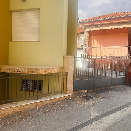 Dryrivers House * Xiropotamon